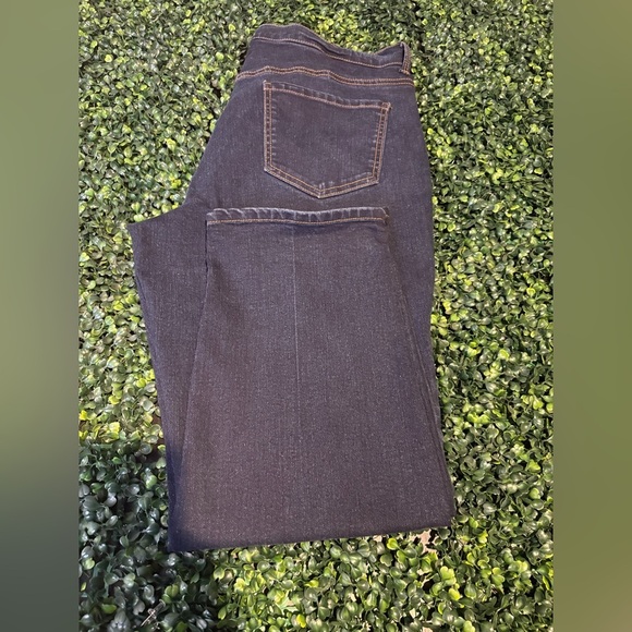 Gloria Vanderbilt - Picture 10 of 10